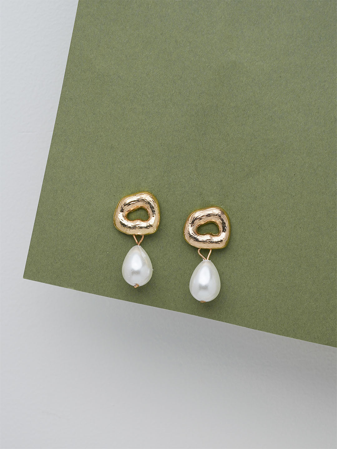 Pearl Drop Earring