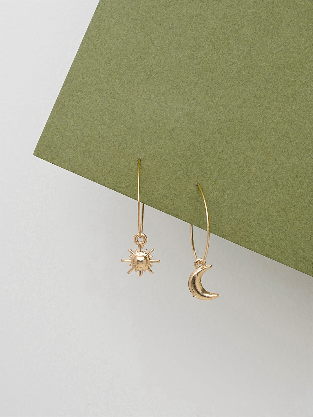 Mismatched Sun Moon Earring