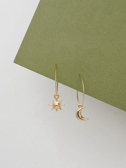 Mismatched Sun Moon Earring